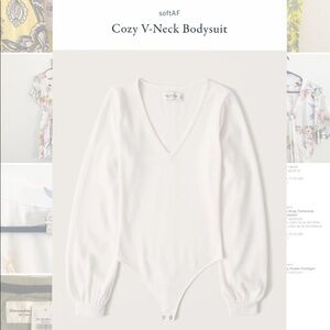 NWT Abercrombie and Fitch Deep V Neck Knit Bodysuit - Cream _size XS